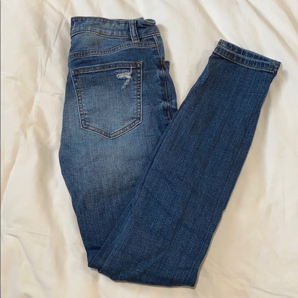 Dark wash Windsor Jeans w Rips